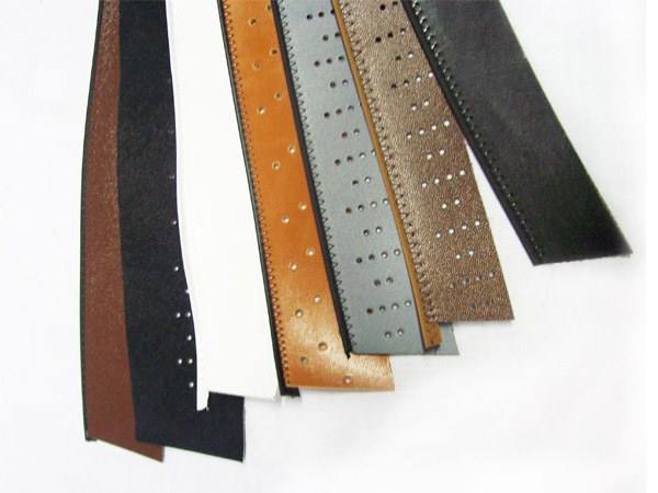 Alludi marocchini nero, cuoio, bianco e grigio, alcuni forati